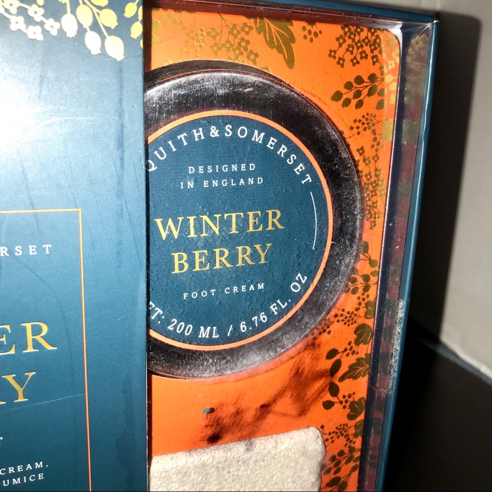 Asquith & Somerset Winter Berry New Bath Gift Set - Picture 4 of 6